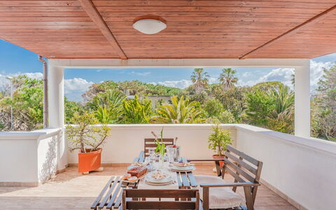 Villa Pantanagianni Beach: Planta, Azur, Madera, Diseño De Interiores, Sombra, Porche, Mueble Para Exteriores, Edificio, Barrio Residencial, Ocio