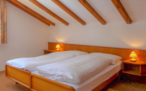 Zermatt 79: Cama, Habitación, Mueble, Habitación, Sábana, Marco De La Cama, Propiedad, Colchón, Lecho, Colchoneta