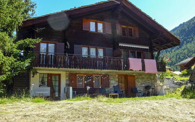 Zermatt 79: Casa, Propiedad, Casa, Edificio, Bienes Raíces, Cabaña, Arquitectura, Techo, Casa De Campo, Montaña