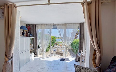 Cap D'Agde 315: Mueble, Arbusto, Jardín, Mueble Para Exteriores, Sombra, Mesa Al Aire Libre, Silla, Patio, Patio Interior, Yarda