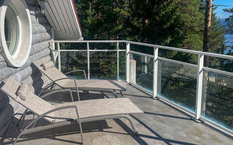 Huvila Lomaonni: Mueble, Silla, Mueble Para Exteriores, Mesa, Madera, Mesa Al Aire Libre, Cocina Y Comedor Mesa, Sombra, Jardín, Paraguas