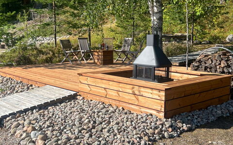 Huvila Lomaonni: Mueble, Silla, Mueble Para Exteriores, Mesa, Madera, Mesa Al Aire Libre, Cocina Y Comedor Mesa, Sombra, Jardín, Paraguas