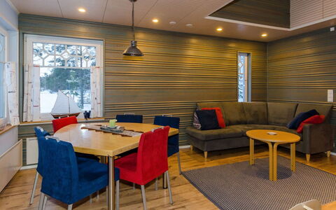 Saunamaja: Mueble, Silla, Mueble Para Exteriores, Mesa, Madera, Mesa Al Aire Libre, Cocina Y Comedor Mesa, Sombra, Jardín, Paraguas