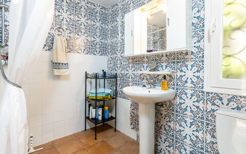 Granado: Espejo, Lavabo, Grifo, Fotografía, Arreglo De Tubería, Blanco, Lavabo Del Baño, Producto, Azur, Baño