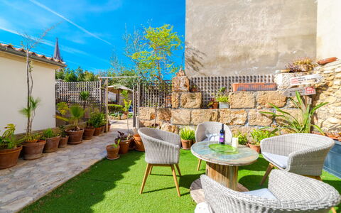 Can Canto: Planta, Mueble, Mesa, Silla, Maceta, Naturaleza, Verde, Azur, Mesa Al Aire Libre, Edificio