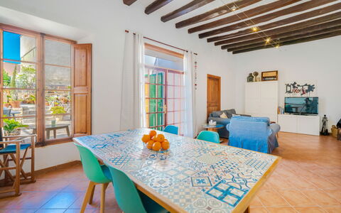 Can Canto: Mesa, Mueble, Propiedad, Ventana, Madera, Silla, Diseño De Interiores, Encendiendo, Arquitectura, Suelo