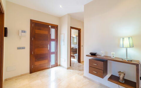Son Jil: Propiedad, Habitación, Suelo, Mueble, Edificio, Diseño De Interiores, Techo, Bienes Raíces, Casa, Suelos De Madera