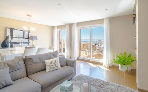 Nautic Sea Views: Sala, Propiedad, Habitación, Mueble, Diseño De Interiores, Edificio, Casa, Bienes Raíces, Casa, Mesa De Café