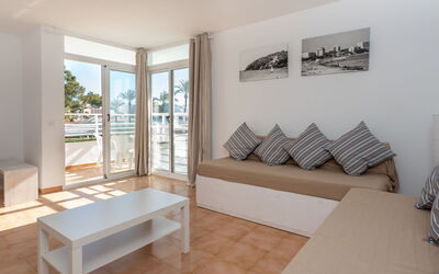 Alojamiento:&nbsp;Neighbours Beach 100.11