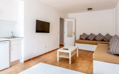 Alojamiento:&nbsp;Neighbours Beach 100.4