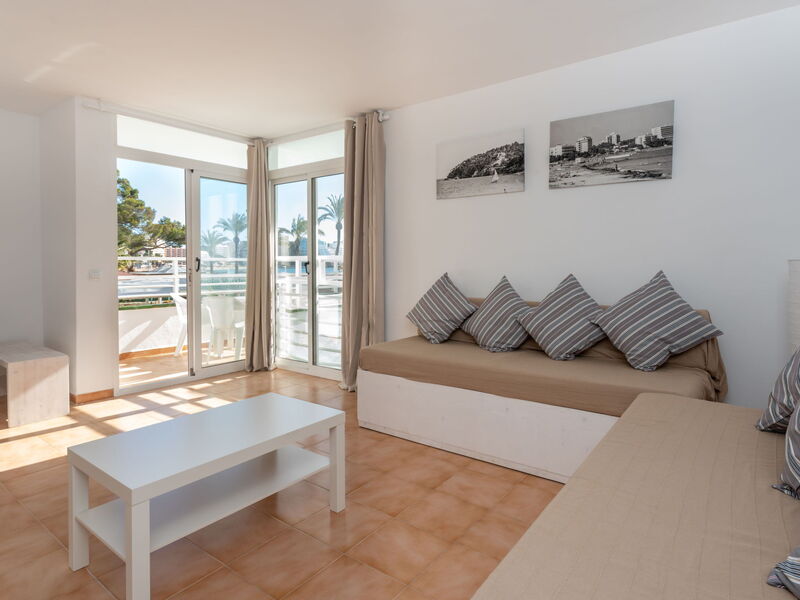 Alojamiento:&nbsp;Neighbours Beach 100.9