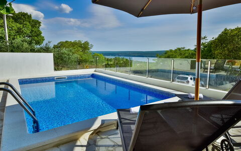 Ivan: Propiedad, Piscina, Casa, Bienes Raíces, Casa, Edificio, Ocio, Cielo, Vacaciones, Sunlounger