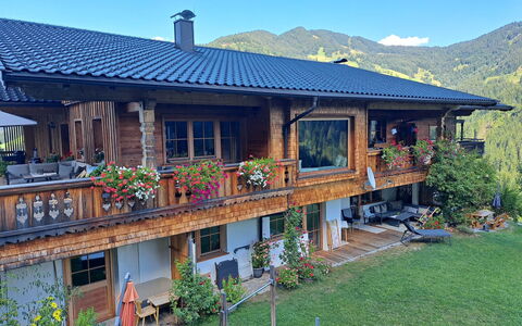 Auffach 651: Cabaña, Eco Hotel, Inmuebles, Sombra, Balcón, Recurso, Yarda, Planta De Casa, Silla, Hacienda