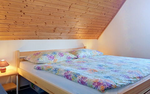 Holiday Hill 32: Cama, Habitación, Madera, Lecho, Sábana, Diseño De Interiores, Piso, Suelo, Habitación, Marco De La Cama