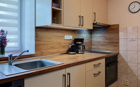 Holiday Hill 32: Mostrador, Gabinetes, Aparato De Cocina, Cocina, Madera, Piso, Mueble, Diseño De Interiores, Electrodoméstico, Electrodoméstico