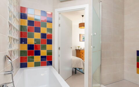 Can Gy: Arreglo De Tubería, Edificio, Bañera, Grifo, Baño, Alcachofa De La Ducha, Casa, Ducha, Diseño De Interiores