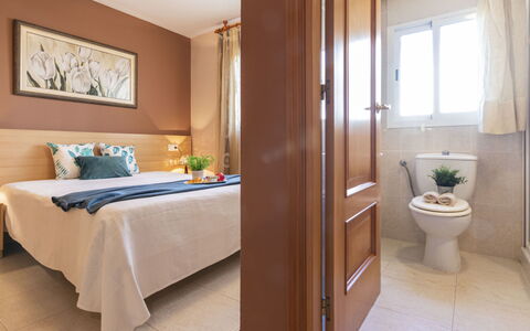 Lorena: Propiedad, Mueble, Planta, Comodidad, Madera, Gabinetes, Diseño De Interiores, Ventana, Edificio, Planta De Casa
