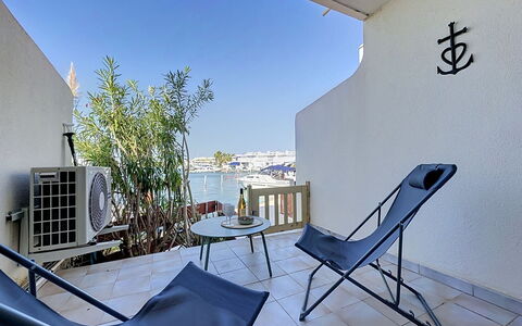 Port Camargue 205: Mueble, Departamento, Silla, Sombra, Balcón, Mueble Para Exteriores, Watercraft, Barco, Recurso, Centro De Deportes Acuáticos