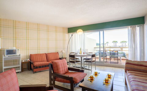 Ulysse Port de Plage: Habitación, Mueble, Propiedad, Diseño De Interiores, Sala, Edificio, Suite, Casa, Mesa, Suelo