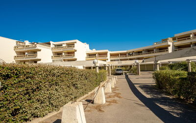 Port Camargue 205: Barrio Residencial, Arquitectura, Propiedad, Cielo, Tiempo De Día, Edificio, By, Casa, Casa, Bienes Raíces