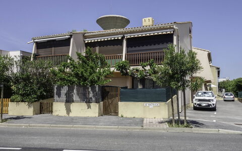 Saint Patrick: Arquitectura, Propiedad, Edificio, Casa, Barrio Residencial, Área Urbana, Bienes Raíces, Fachada, Árbol, Uso Mixto