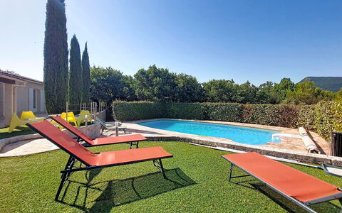 Bois D'Astros: Piscina, Mueble Para Exteriores, Mueble, Jardín, Césped, Sombra, Patio Interior, Ocio, Césped Artificial, Paisajismo