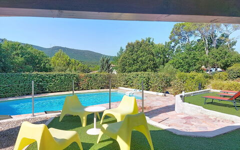 Bois D'Astros: Mueble, Mueble Para Exteriores, Jardín, Silla, Sombra, Recurso, Césped, Piscina, Eco Hotel, Patio Interior