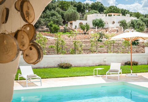 Corte Dei Messapi | Sleeps 24: Piscina, Propiedad, Ocio, Recurso, Bienes Raíces, Agua, Vacaciones, Hacienda, Casa, Hierba