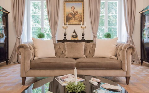 Manowce Palace: Mueble, Diseño De Interiores, Madera, Piso, Suelo, Sofá, Mesa, Encendiendo, Sala, Marrón