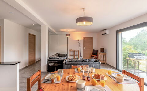 Paoli: Mesa, Mueble, Propiedad, Vajilla, Sofá, Silla, Madera, Cocina Y Comedor Mesa, Encendiendo, Diseño De Interiores