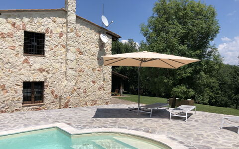 Beautiful Stone Country Villa: Propiedad, Casa, Edificio, Piscina, Bienes Raíces, Cabaña, Casa, Villa, Casa De Campo, Patio