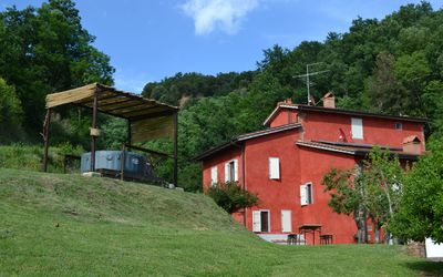 Agriturismo Il Giaggiolo without Pool: Casa, Propiedad, Casa, Paisaje Natural, El Terreno Del Lote, Edificio, Bienes Raíces, Área Rural, Cabaña, Hierba