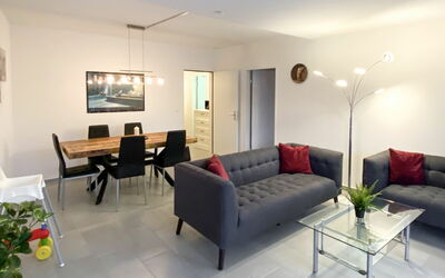 Bella Vista (Eg) 75.2: Mueble, Mesa, Propiedad, Sofá, Marco, Edificio, Diseño De Interiores, Comodidad, Sala, Suelo