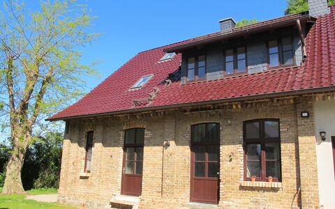 Helene: Propiedad, Casa, Casa, Edificio, Bienes Raíces, Techo, Barrio Residencial, Arquitectura, Cabaña, Inmuebles