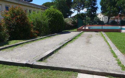 La Calmeraie: Hierba, Césped, Superficie De La Carretera, Jardín, Árbol, Arquitectura, Planta, El Terreno Del Lote, Pasarela, Paisajismo