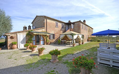 Casale Valdichiana: Propiedad, Casa, Edificio, Bienes Raíces, Casa, Cabaña, Casa De Campo, Inmuebles, El Terreno Del Lote, Villa