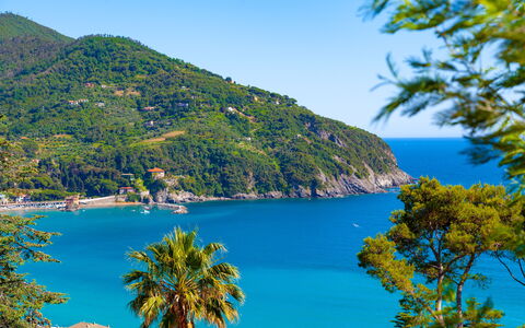 Il Giardino Sul Mare - Levanto: Agua, Cielo, Montaña, Los Recursos Hídricos, Paisaje Natural, Verde, Azur, Árbol, Lago, Costeras Y Los Accidentes Geográficos Oceánico