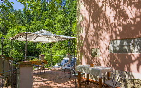 Il Mulinaccio: Propiedad, Sombra, Bienes Raíces, Árbol, Habitación, Edificio, Ocio, Casa, Casa, Mesa