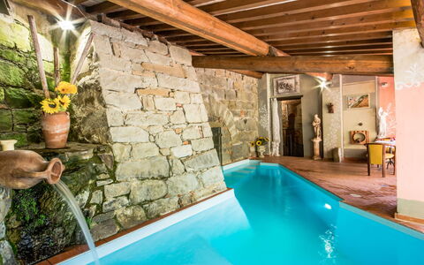Il Mulinaccio: Agua, Planta, Propiedad, Piscina, Azur, Encendiendo, Silla, Diseño De Interiores, Maceta, Planta De Casa