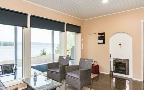 Villa Leinola 1: Mueble, Silla, Mueble Para Exteriores, Mesa, Madera, Mesa Al Aire Libre, Cocina Y Comedor Mesa, Sombra, Jardín, Paraguas