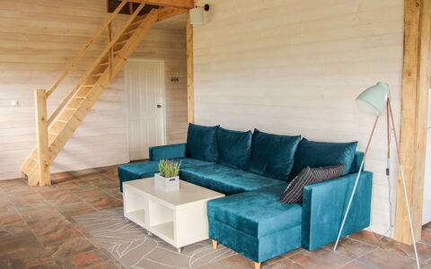 Dom Przy Cisowym Jarze: Sofá, Madera, Rectángulo, Piso, Suelo, Comodidad, Madera Dura, Sofá Cama, Sala, Mesa