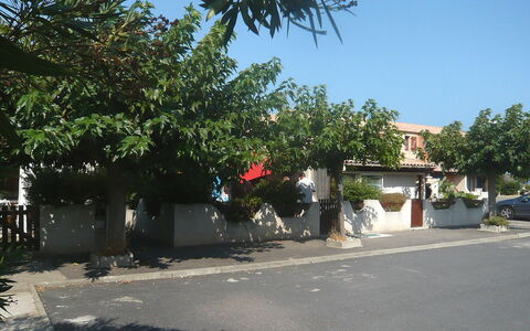 L'Hacienda: Propiedad, Árbol, By, Barrio Residencial, Barrio, Cielo, Bienes Raíces, La Carretera, Planta, Calle