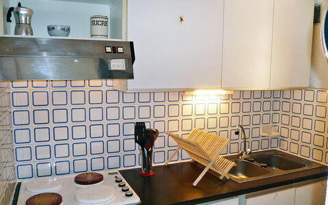 Gruissan 310: Gabinetes, Mostrador, Fregadero, Propiedad, Mueble, Lavabo, Grifo, Estufa De Cocina, Cocina, Aparato De Cocina