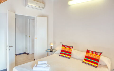 Il Frantoio Del Mesco - Levanto: Encendiendo, Habitación, Amarillo, Diseño De Interiores, Propiedad, Pared, Textil, Techo, Suelo, Linos