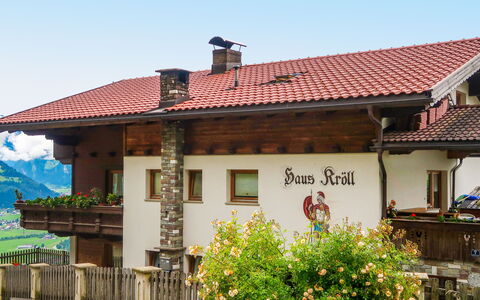 Kröll: Casa, Edificio, Propiedad, Techo, By, Casa, Arquitectura, Área Rural, Barrio, Bienes Raíces