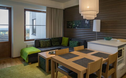 Nordic Chalet 9102: Mueble, Silla, Mueble Para Exteriores, Mesa, Madera, Mesa Al Aire Libre, Cocina Y Comedor Mesa, Sombra, Jardín, Paraguas