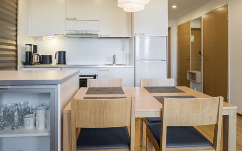Nordic Chalet 9102: Mueble, Silla, Mueble Para Exteriores, Mesa, Madera, Mesa Al Aire Libre, Cocina Y Comedor Mesa, Sombra, Jardín, Paraguas