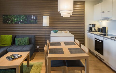 Nordic Chalet 9102: Mueble, Silla, Mueble Para Exteriores, Mesa, Madera, Mesa Al Aire Libre, Cocina Y Comedor Mesa, Sombra, Jardín, Paraguas