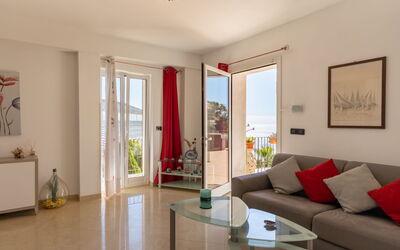 Relax 651.1: Propiedad, Habitación, Sala, Diseño De Interiores, Mueble, Edificio, Techo, Bienes Raíces, Suelo, Casa