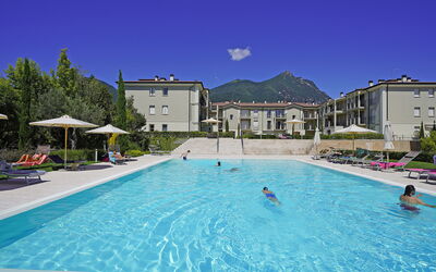 Gardagate - Corte Fasanella: Piscina, Ocio, Centro De Ocio, Recurso, Ciudad De Vacaciones, Propiedad, By, Vacaciones, Agua, Edificio